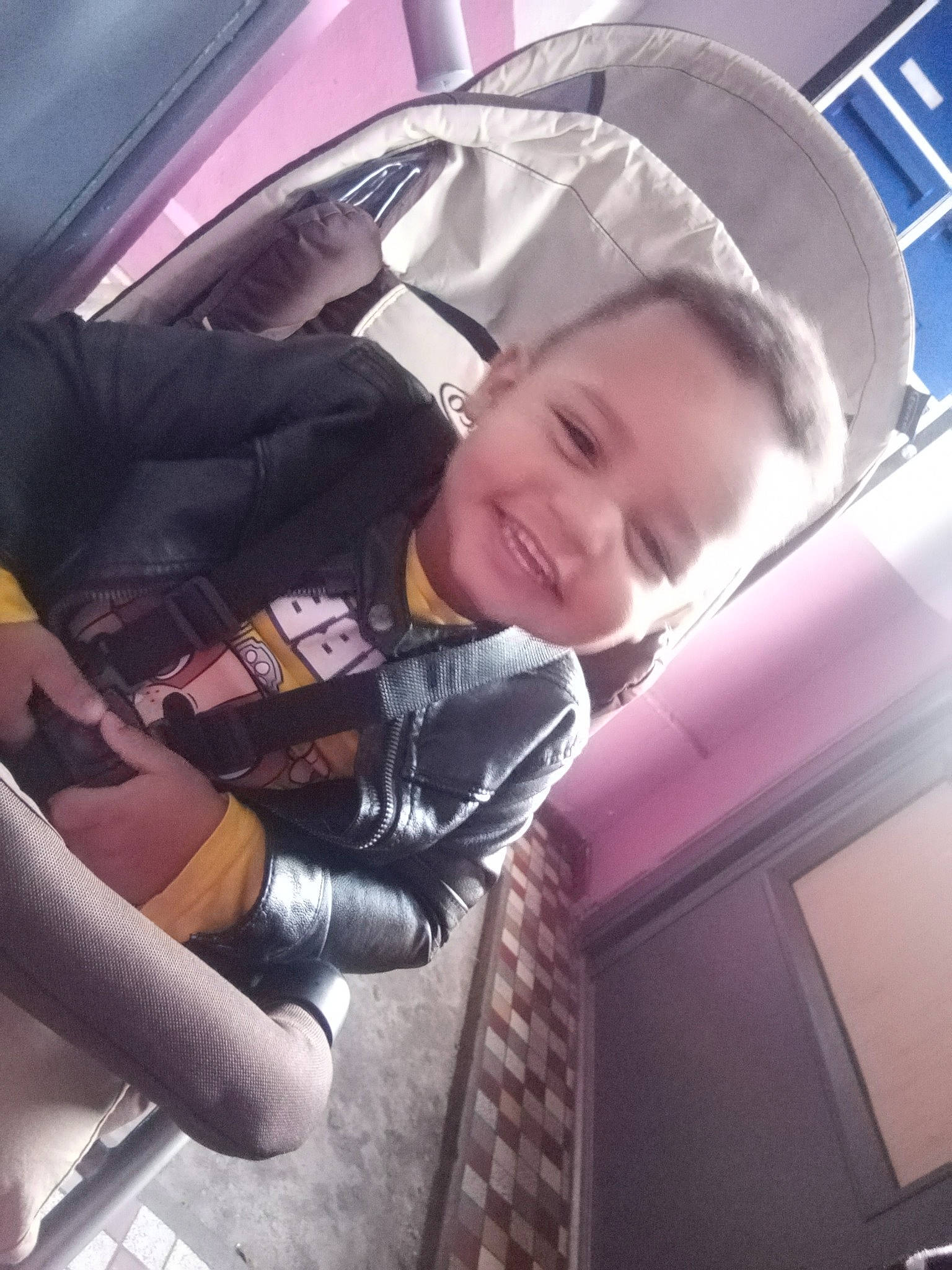 Ismael a rejoint le concours — aidez-le/la à gagner de superbes lots ! joy, person, selfie