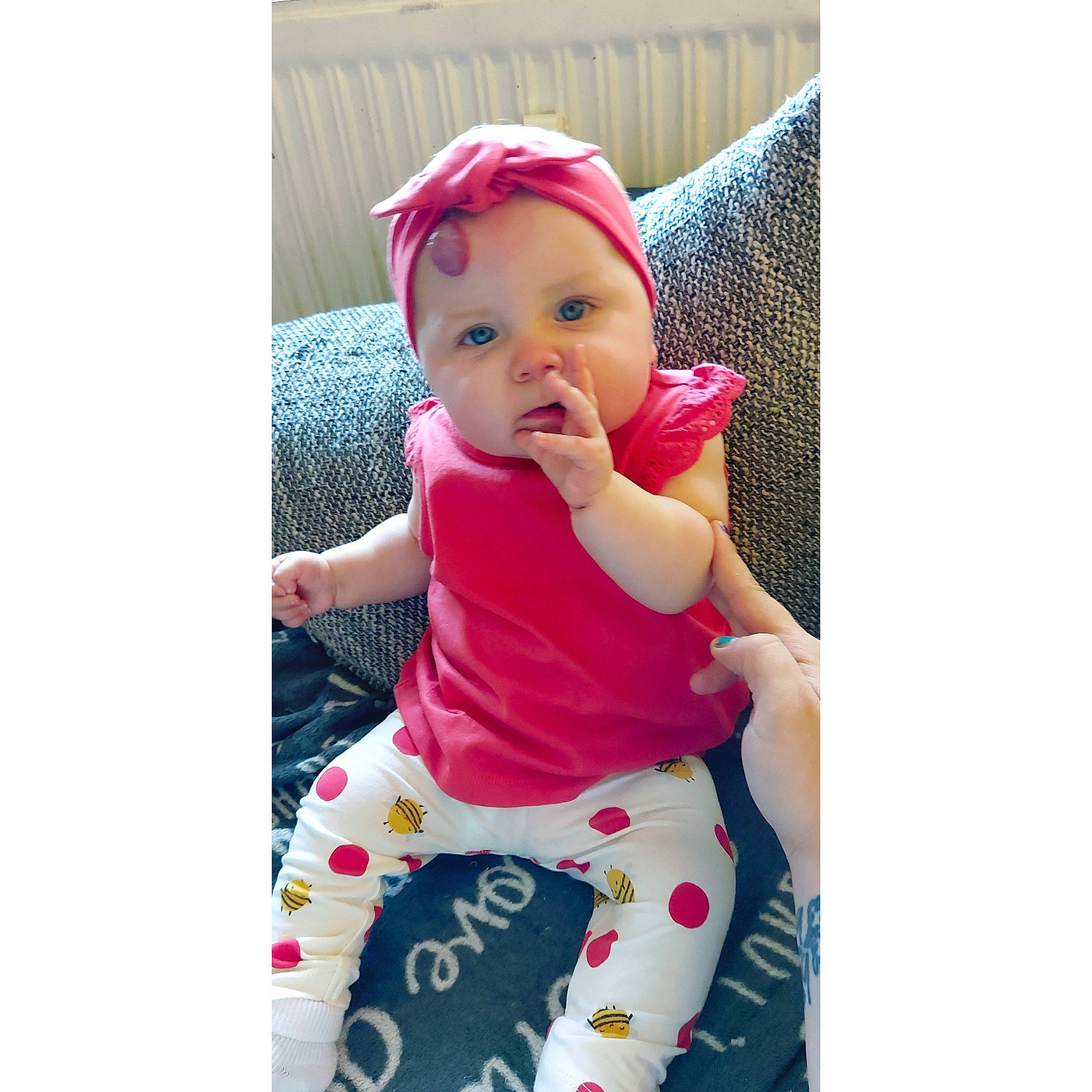 Spencer a rejoint le concours — aidez-le/la à gagner de superbes lots ! arm, baby, baby_toddler_clothing, cap, clothing, comfort, face, fashion_accessory, font, happy, head, headwear, magenta, pattern, person, pink, product, sitting, sleeve, smile