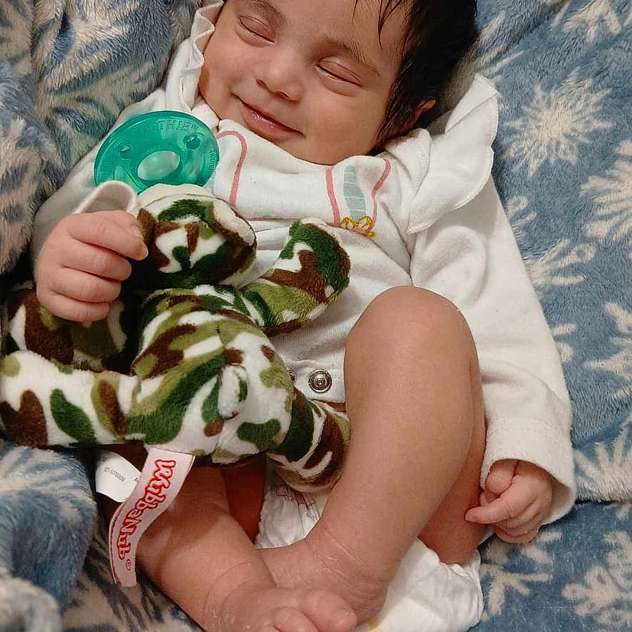 Eliana is registered to the contest to win money with this photo: baby, bed, bedroom, blanket, bodypart, cushion, face, finger, furniture, hand, head, homedecor, indoors, newborn, person, photography, portrait, quilt, room, sleeping