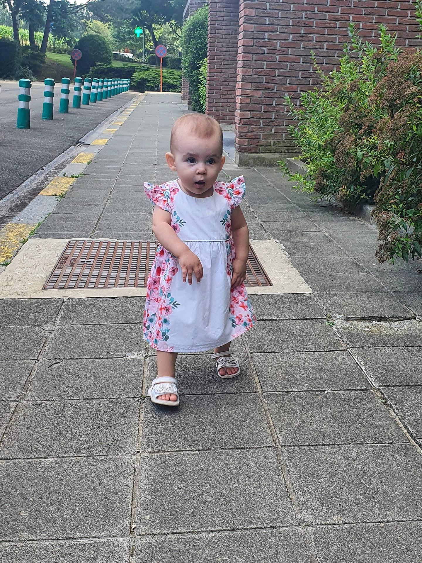 Anaïs participe au concours pour gagner de l'argent avec cette photo : asphalt, baby, baby_toddler_clothing, child, dress, flooring, fun, grass, leaf, leisure, magenta, pedestrian, person, pink, plant, road, road_surface, sidewalk, standing, surprise
