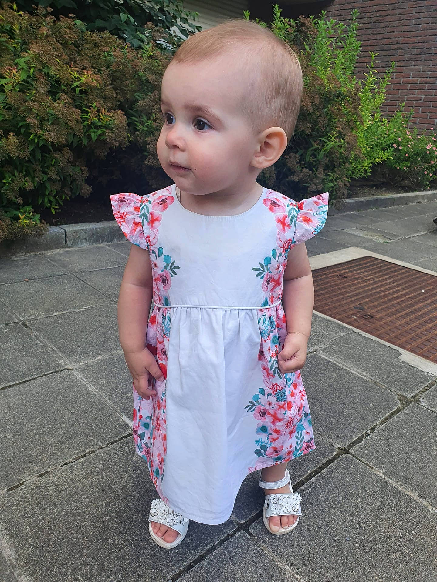 Anaïs a rejoint le concours — aidez-le/la à gagner de superbes lots ! baby, baby_toddler_clothing, child, dress, face, fun, grass, hairstyle, happy, head, human_body, magenta, pattern, person, pink, plant, sandal, sleeve, t_shirt, toddler