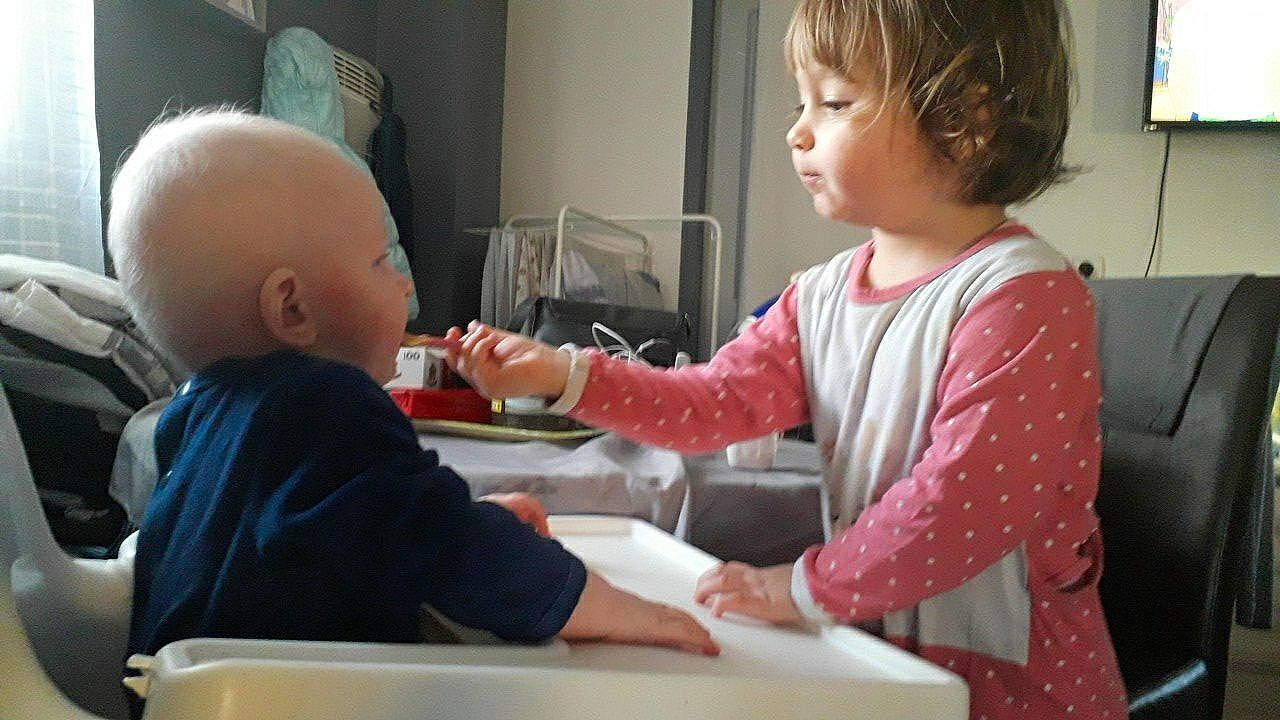 Eleonore a rejoint le concours — aidez-le/la à gagner de superbes lots ! child, cuisine, girl, person, room, toddler