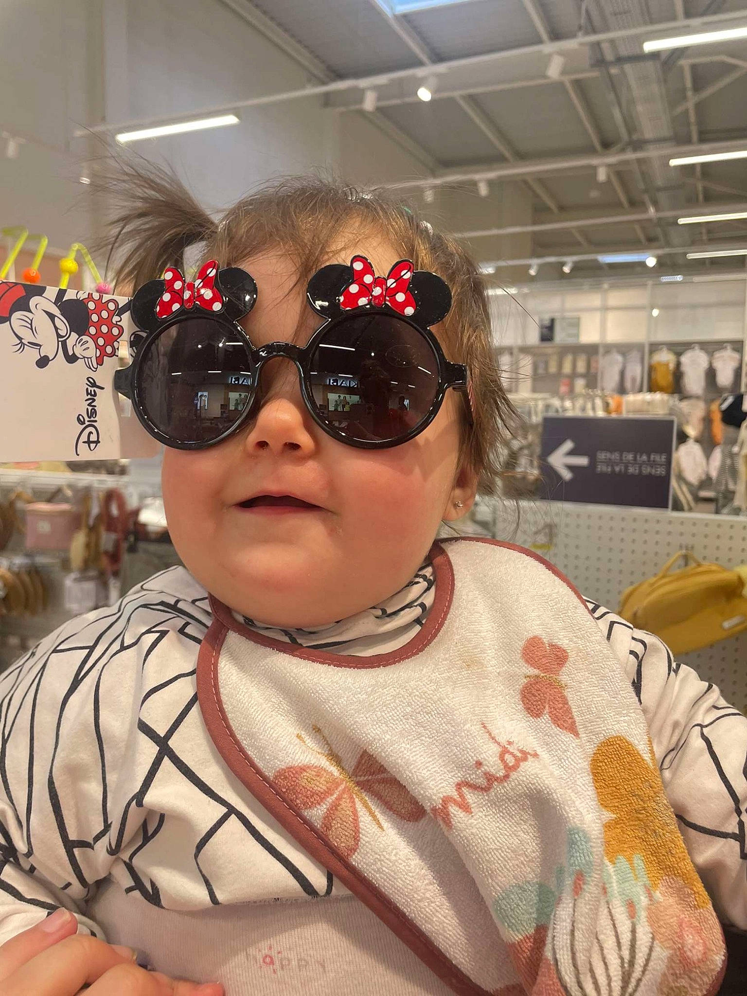 Laïana a rejoint le concours — aidez-le/la à gagner de superbes lots ! child, cool, costume, event, eyewear, fashion_accessory, fun, glass, goggles, hairstyle, headgear, necklace, person, personal_protective_equipment, recreation, room, sunglasses, toddler, vacation, vision_care