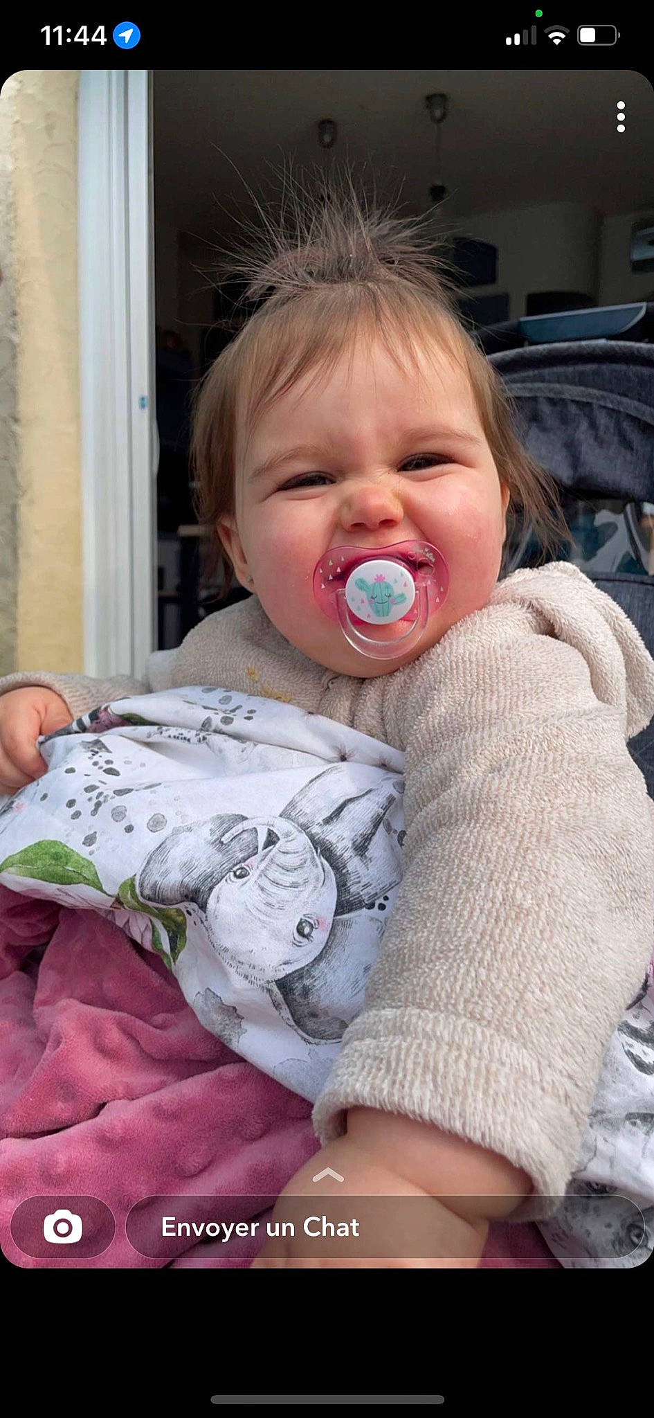 Laïana a rejoint le concours — aidez-le/la à gagner de superbes lots ! baby, baby_toddler_clothing, cheek, child, chin, comfort, facial_expression, finger, gesture, happy, human_body, iris, lip, mouth, nose, person, pink, skin, sleeve, smile