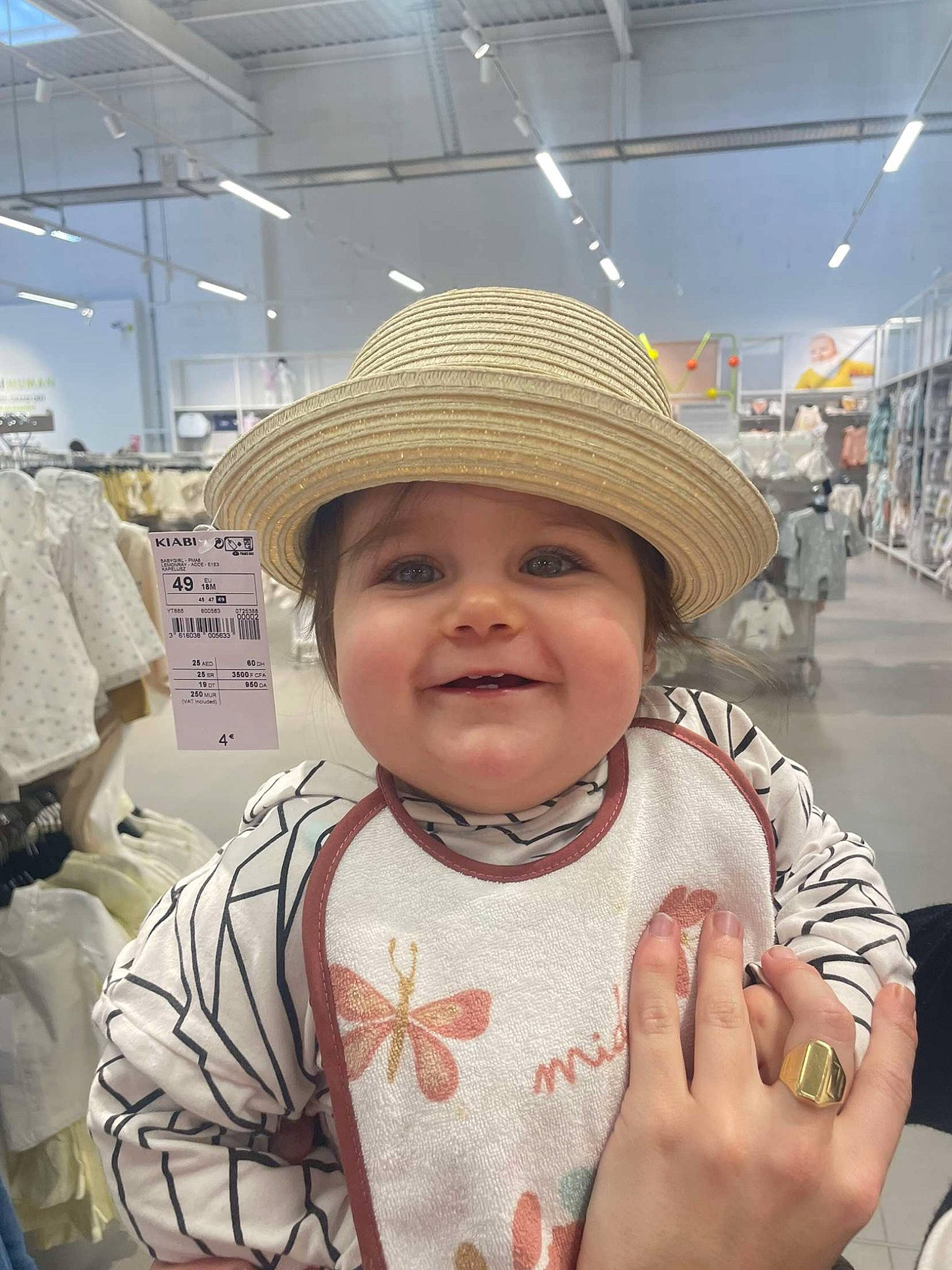 Laïana participe au concours pour gagner de l'argent avec cette photo : baby, baby_toddler_clothing, cap, child, costume_hat, event, fashion_accessory, fun, happy, hat, headgear, headwear, jewellery, joy, pattern, person, retail, skin, sleeve, smile
