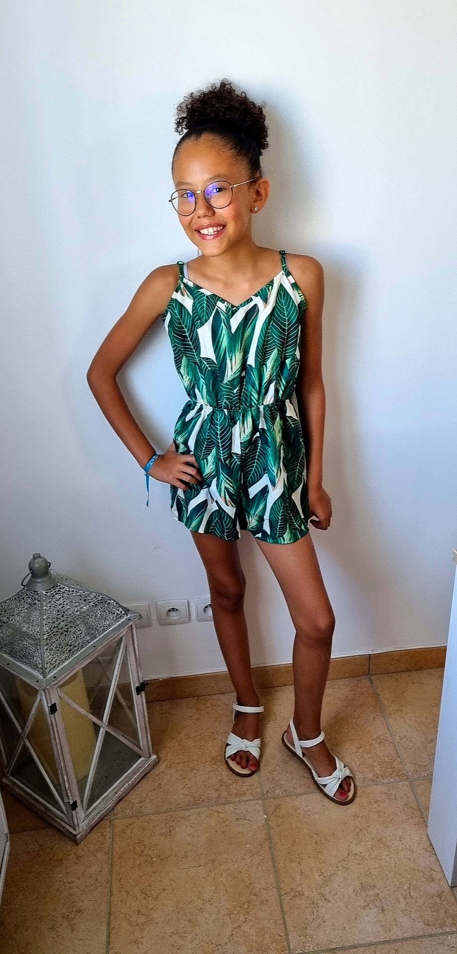 Aliyah a rejoint le concours — aidez-le/la à gagner de superbes lots ! arm, black_hair, clothing, day_dress, dress, face, fashion_design, flash_photography, footwear, formal_wear, happy, human_leg, joy, leg, one_piece_garment, person, sandal, shoe, sleeve, smile