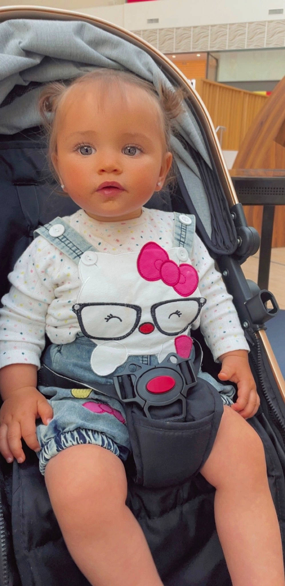 Hïnd a rejoint le concours — aidez-le/la à gagner de superbes lots ! baby_carriage, beauty, cheek, child, cool, doll, eye, eyelash, hairstyle, head, human_body, joint, mouth, organ, people, person, pink, plant, skin, thigh