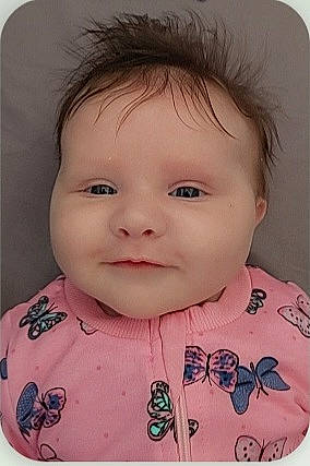 Améria a rejoint le concours — aidez-le/la à gagner de superbes lots ! baby, baby_toddler_clothing, beauty, cheek, chin, clothing, collar, eyebrow, eyelash, lip, neck, nose, outerwear, person, photograph, pink, product, skin, sleeve, smile