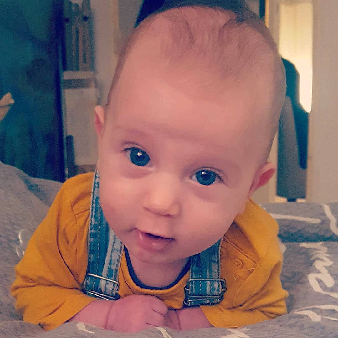 Sacha a rejoint le concours — aidez-le/la à gagner de superbes lots ! baby, beauty, cheek, child, chin, cool, ear, eye, eyebrow, face, facial_expression, forehead, hair, hairstyle, head, lip, nose, organ, person, skin