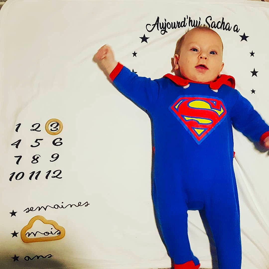 Sacha participe au concours pour gagner de l'argent avec cette photo : child, costume, fictional_character, hero, justice_league, person, product, sleeve, smile, superhero, superman, t_shirt, toddler