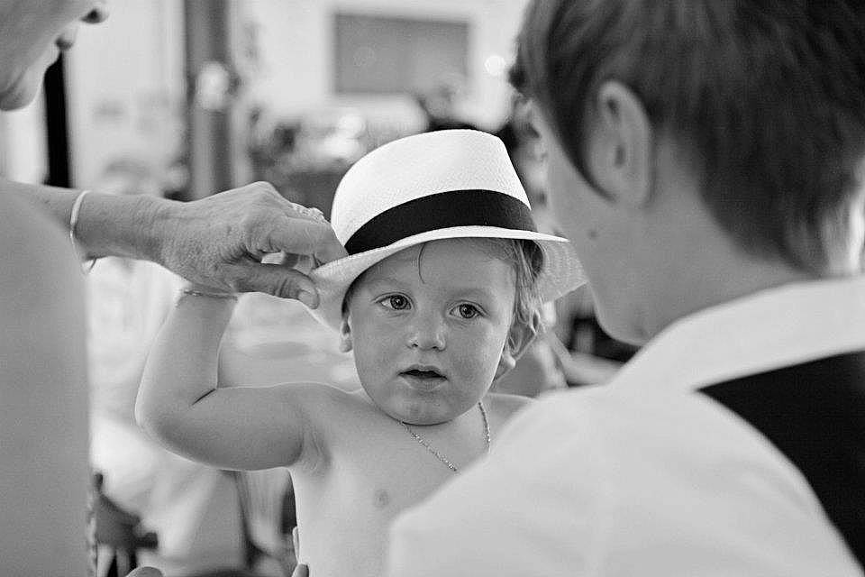 Thibaud a rejoint le concours — aidez-le/la à gagner de superbes lots ! black_and_white, child, family, fashion_accessory, fun, gesture, happy, hat, headgear, headwear, monochrome, monochrome_photography, people, person, photograph, photography, smile, snapshot, style, toddler