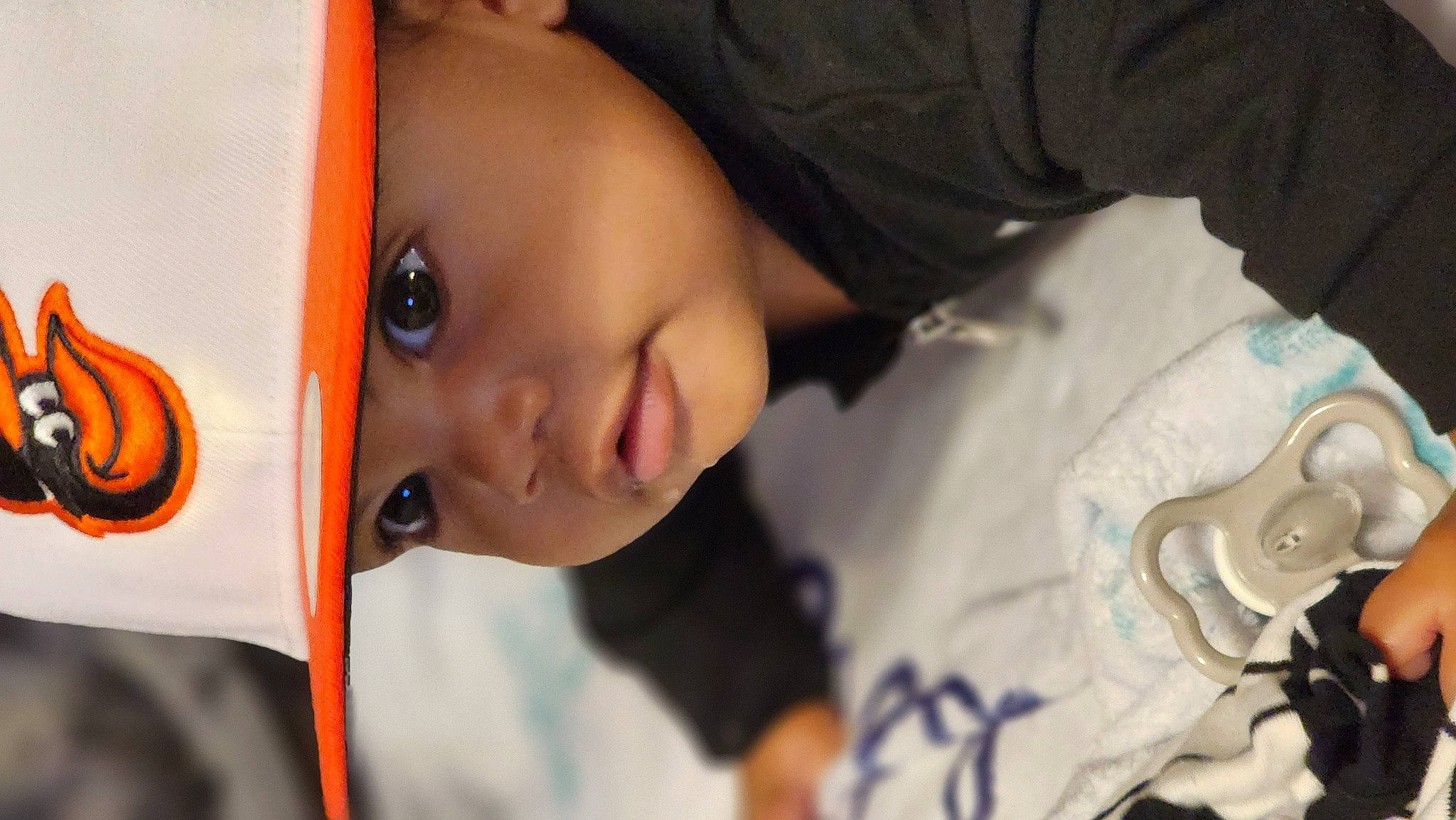 Michari is registered to the contest to win money with this photo: cheek, cool, eye, eyebrow, eyelash, facial_expression, flash_photography, forehead, hairstyle, happy, headgear, headwear, human_body, iris, lip, mouth, nose, person, plant, skin