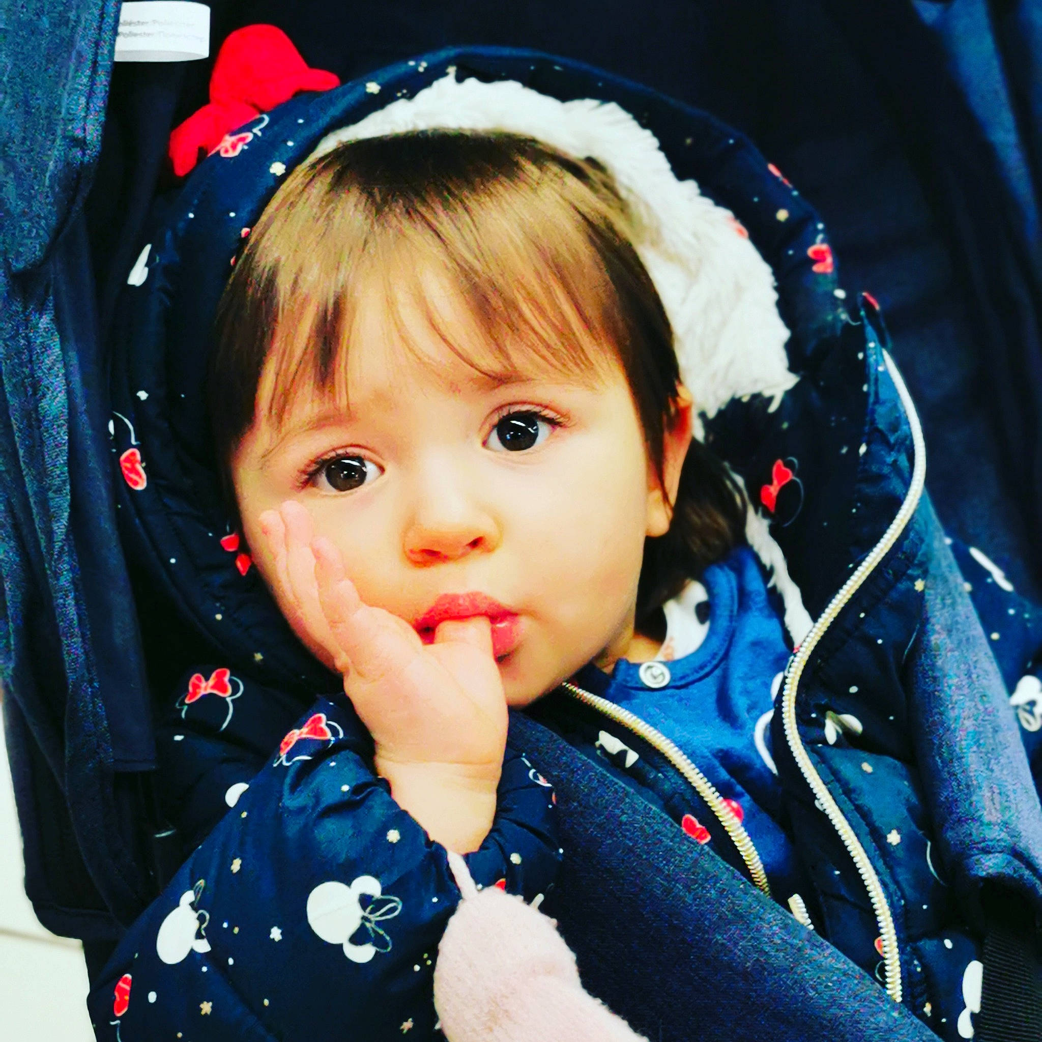 Théa participe au concours pour gagner de l'argent avec cette photo : baby_toddler_clothing, black_hair, cheek, chin, cool, ear, electric_blue, eye, eyebrow, eyelash, face, flash_photography, fun, hairstyle, happy, iris, nose, outerwear, person, sleeve