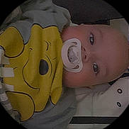 Giuliana a rejoint le concours — aidez-le/la à gagner de superbes lots ! adorable, baby, baby_monitor, blanket, cartoon, child, closeup, clothing, cute, face, indoors, infant, pacifier, portrait, round_frame, sleepwear, smile, soft_light, yellow, young_child