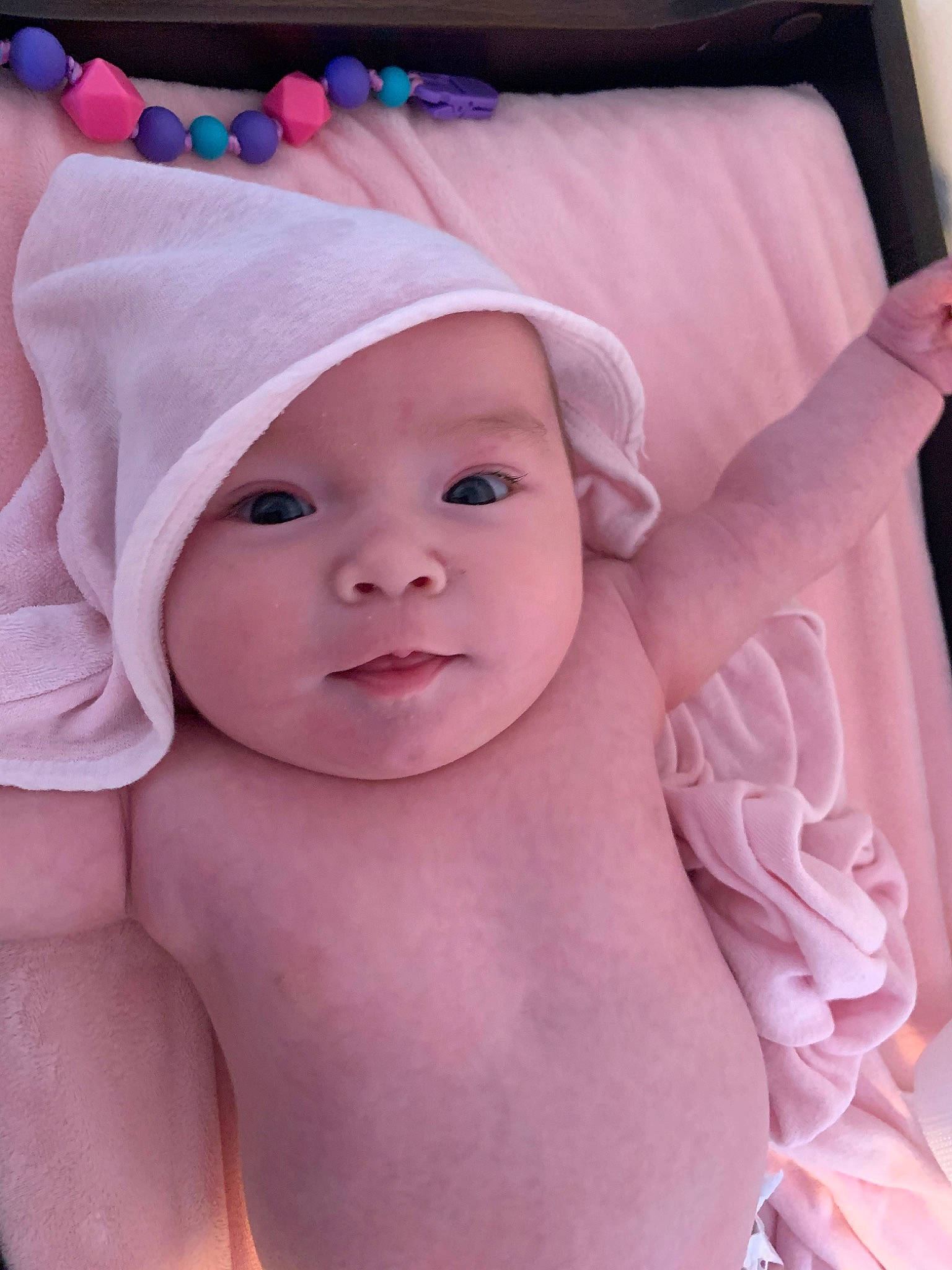 Rosalie participe au concours pour gagner de l'argent avec cette photo : baby, cheek, child, eye, face, head, headgear, headwear, linens, lip, person, pink, skin, smile, textile, toddler, towel