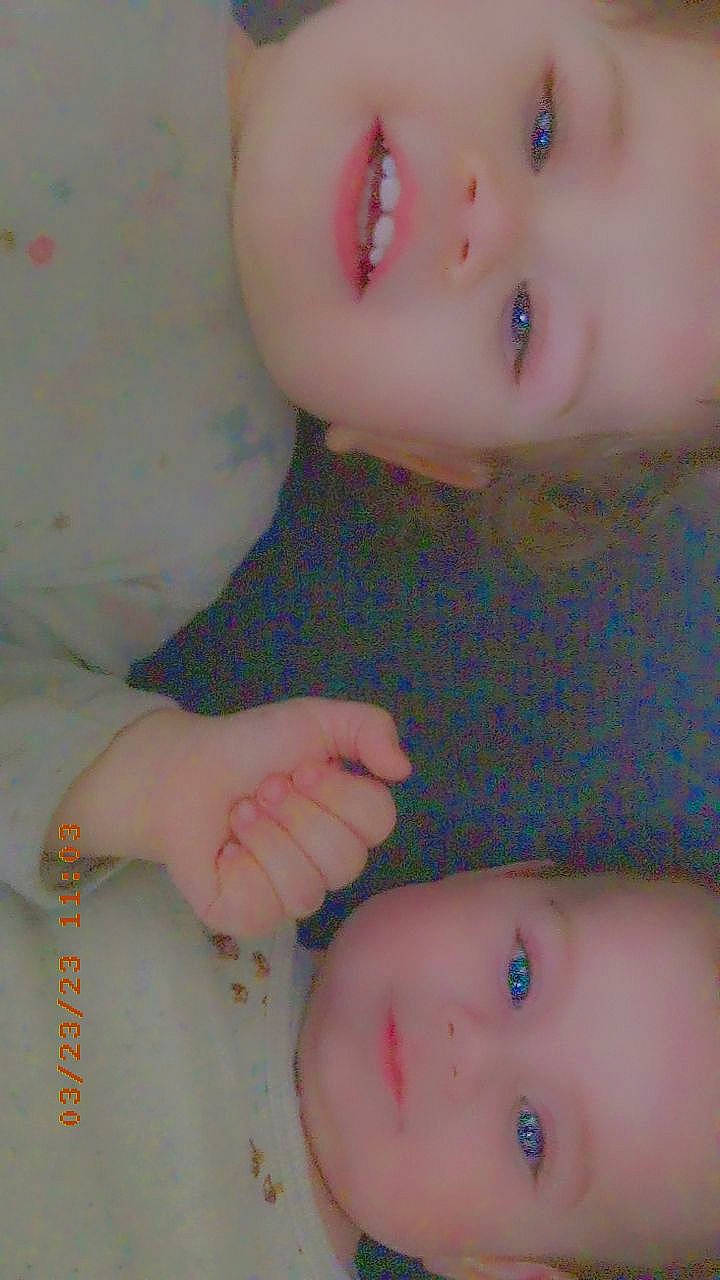 Amel participe au concours pour gagner de l'argent avec cette photo : arm, cheek, chin, eye, eyebrow, face, facial_expression, hair, hand, head, joint, lip, mouth, muscle, nose, organ, person, product, skin, stomach