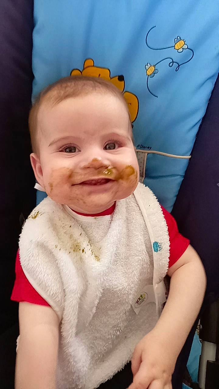 Adem a rejoint le concours — aidez-le/la à gagner de superbes lots ! azure, baby, baby_toddler_clothing, cheek, child, comfort, eyelash, fun, gesture, happy, joy, lip, mouth, neck, nose, person, skin, sleeve, smile, t_shirt