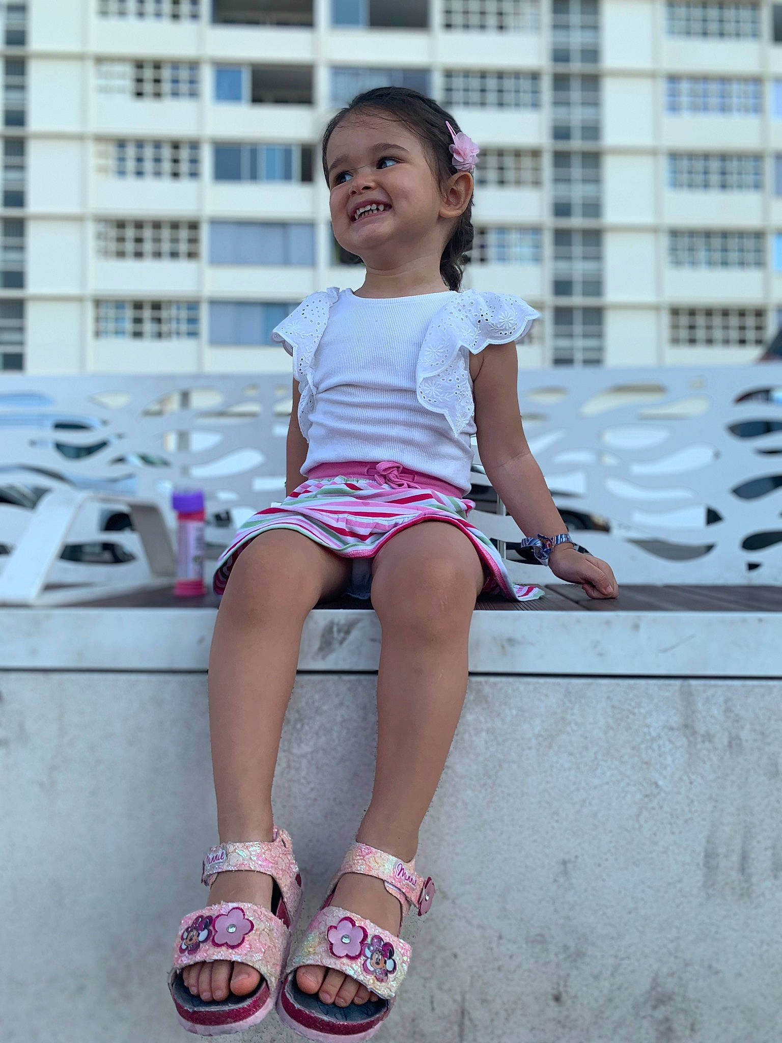 Ilona a rejoint le concours — aidez-le/la à gagner de superbes lots ! eye, face, fashion, foot, happy, head, human_leg, joy, knee, leg, magenta, person, photograph, pink, shorts, smile, style, summer, t_shirt, thigh