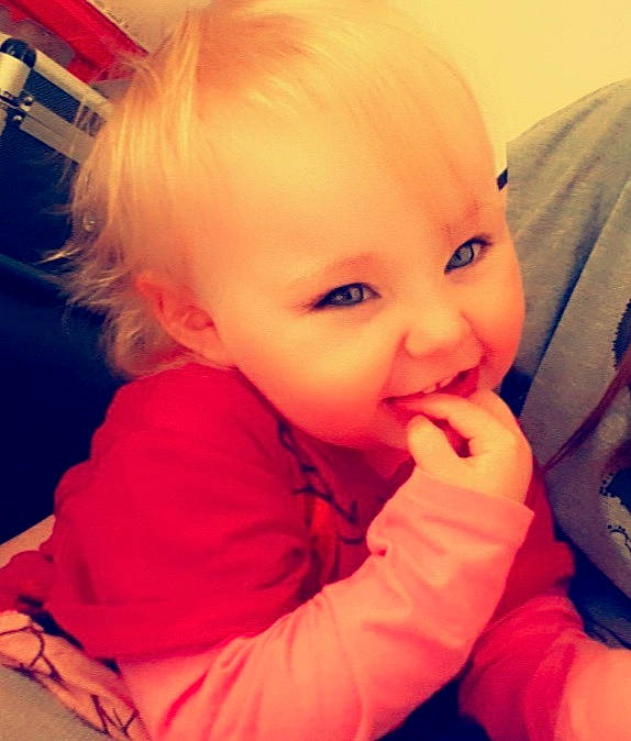 Lyzna participe au concours pour gagner de l'argent avec cette photo : baby, baby_toddler_clothing, cheek, ear, eyebrow, eyelash, finger, gesture, hairstyle, happy, iris, lip, mouth, neck, nose, orange, person, pink, skin, sleeve