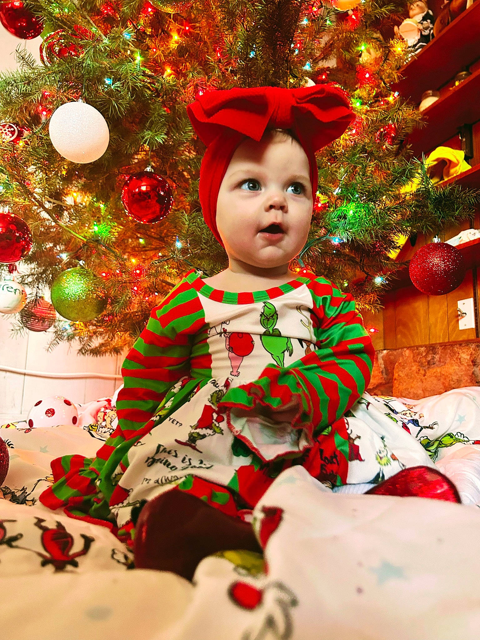 Anberlin is registered to the contest to win money with this photo: carmine, christmas, christmas_decoration, christmas_eve, christmas_ornament, christmas_tree, conifer, costume_hat, decoration, event, happy, holiday, holiday_ornament, interior_design, light, ornament, person, sleeve, surprise, toddler