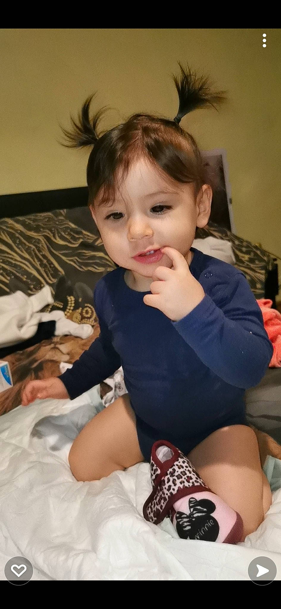 Keyssie participe au concours pour gagner de l'argent avec cette photo : arm, baby_toddler_clothing, black, chair, cheek, child, comfort, eyelash, finger, hair, head, lap, leg, neck, organ, person, skin, sleeve, thigh, thumb