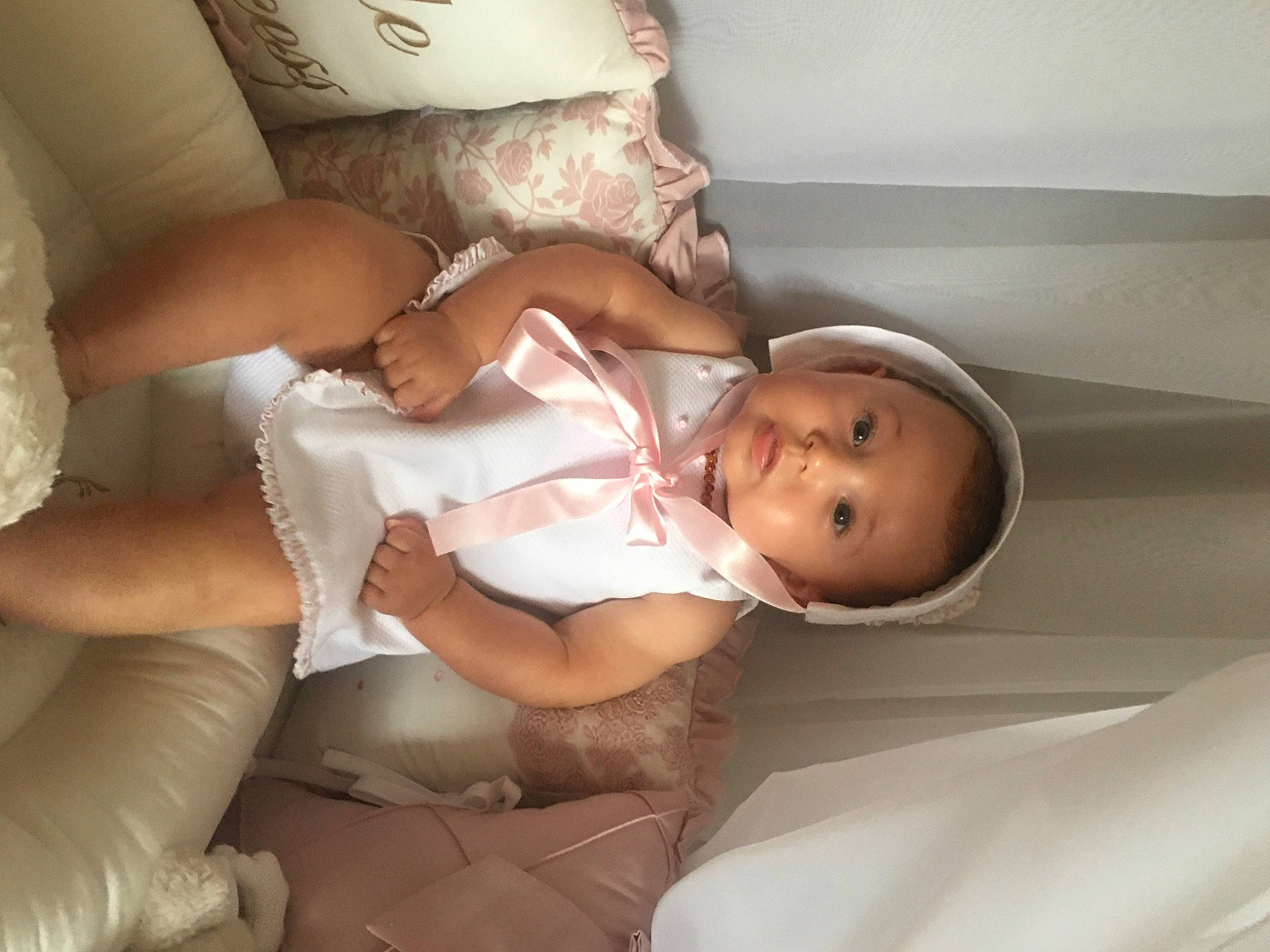 Shadey participe au concours pour gagner de l'argent avec cette photo : baby, birth, child, comfort, leg, person, toddler