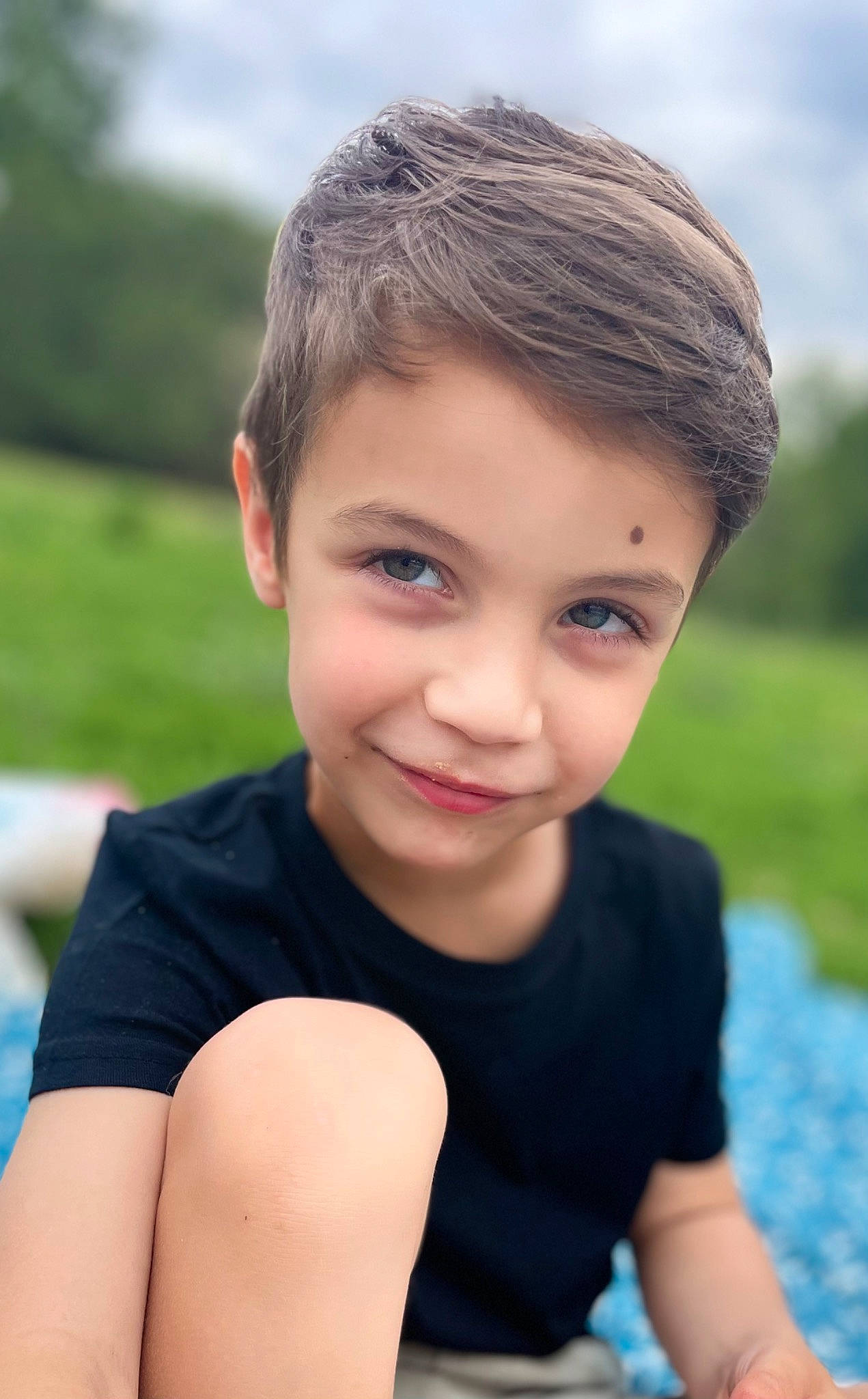 Marley a rejoint le concours — aidez-le/la à gagner de superbes lots ! black_hair, child, chin, eye, eyebrow, flash_photography, grass, hair, hairstyle, happy, head, human_body, joy, leisure, nose, people_in_nature, person, plant, shoulder, skin