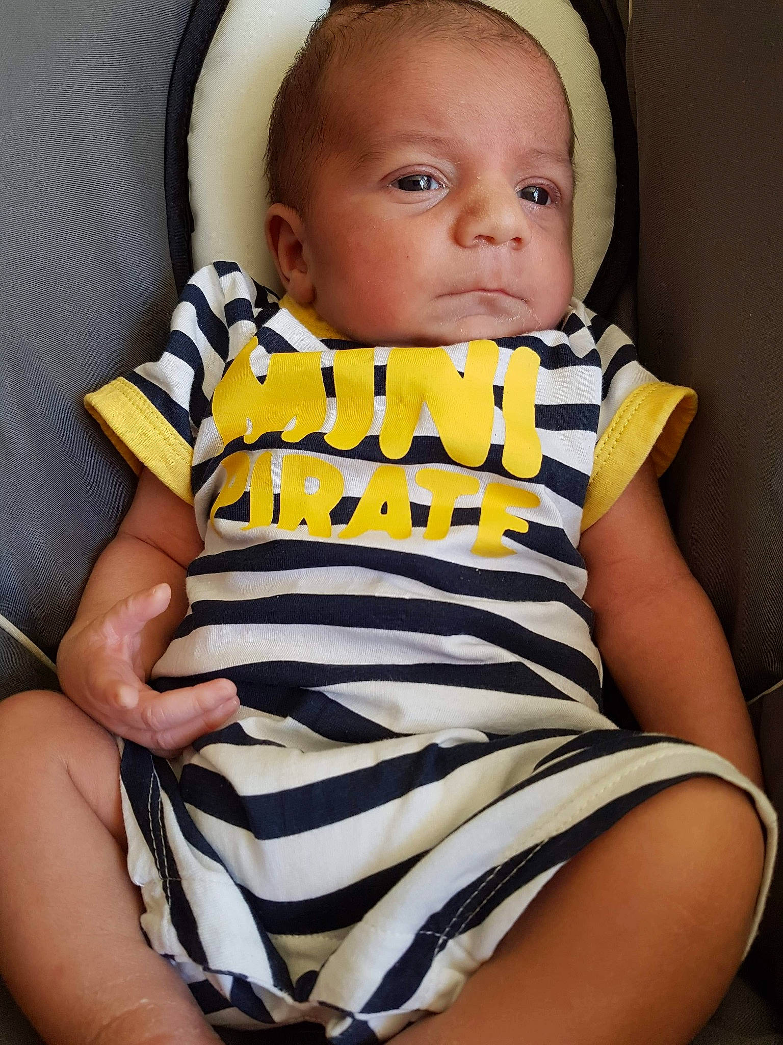 Baptiste a rejoint le concours — aidez-le/la à gagner de superbes lots ! baby, baby_carriage, baby_in_car_seat, baby_products, baby_toddler_clothing, cheek, child, person, product, stomach, toddler