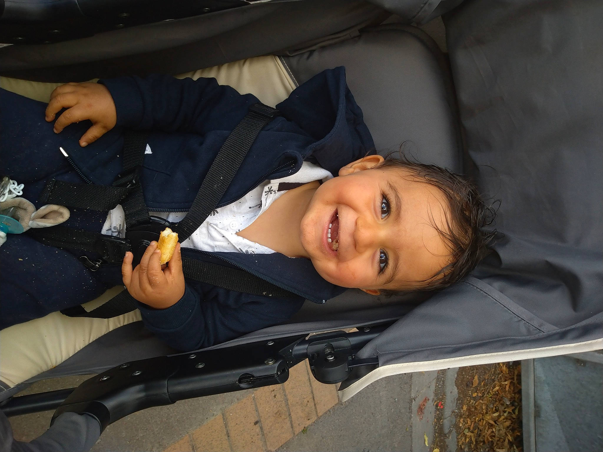 Baptiste a rejoint le concours — aidez-le/la à gagner de superbes lots ! joy, person