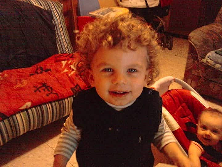 Corentin participe au concours pour gagner de l'argent avec cette photo : baby, cheek, child, ear, eye, face, fun, happy, head, iris, joy, nose, person, smile, toddler