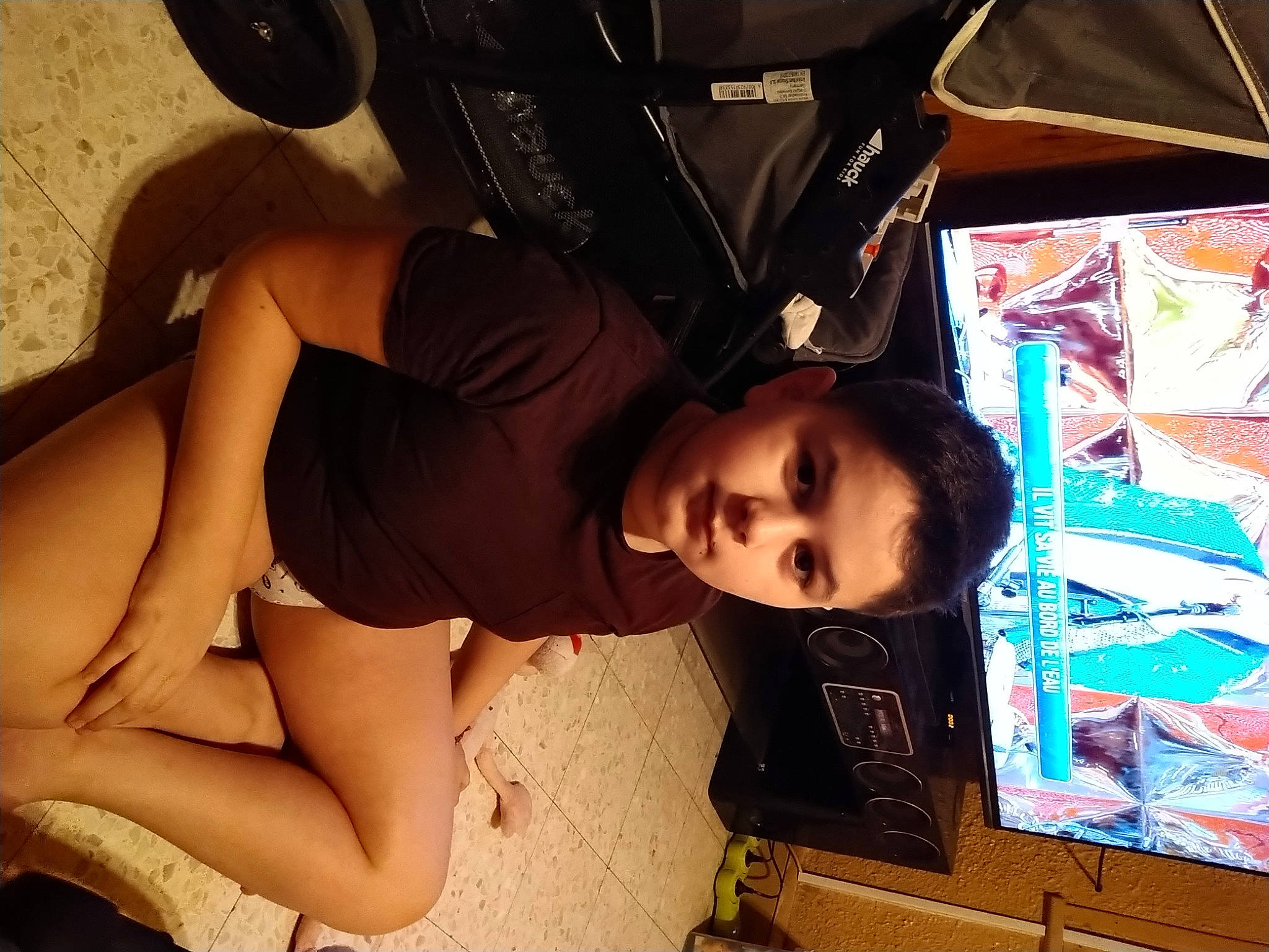 Kenzo a rejoint le concours — aidez-le/la à gagner de superbes lots ! black_hair, cool, leg, long_hair, person, photography, selfie, thigh