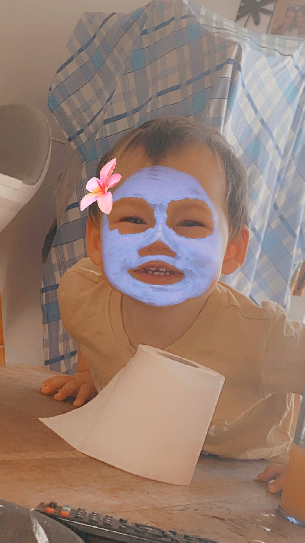 Noah a rejoint le concours — aidez-le/la à gagner de superbes lots ! animation, art, child, costume, craft, event, eyelash, eyewear, fun, hairstyle, hat, headgear, mask, masque, mouth, nose, paper, paper_product, person, smile