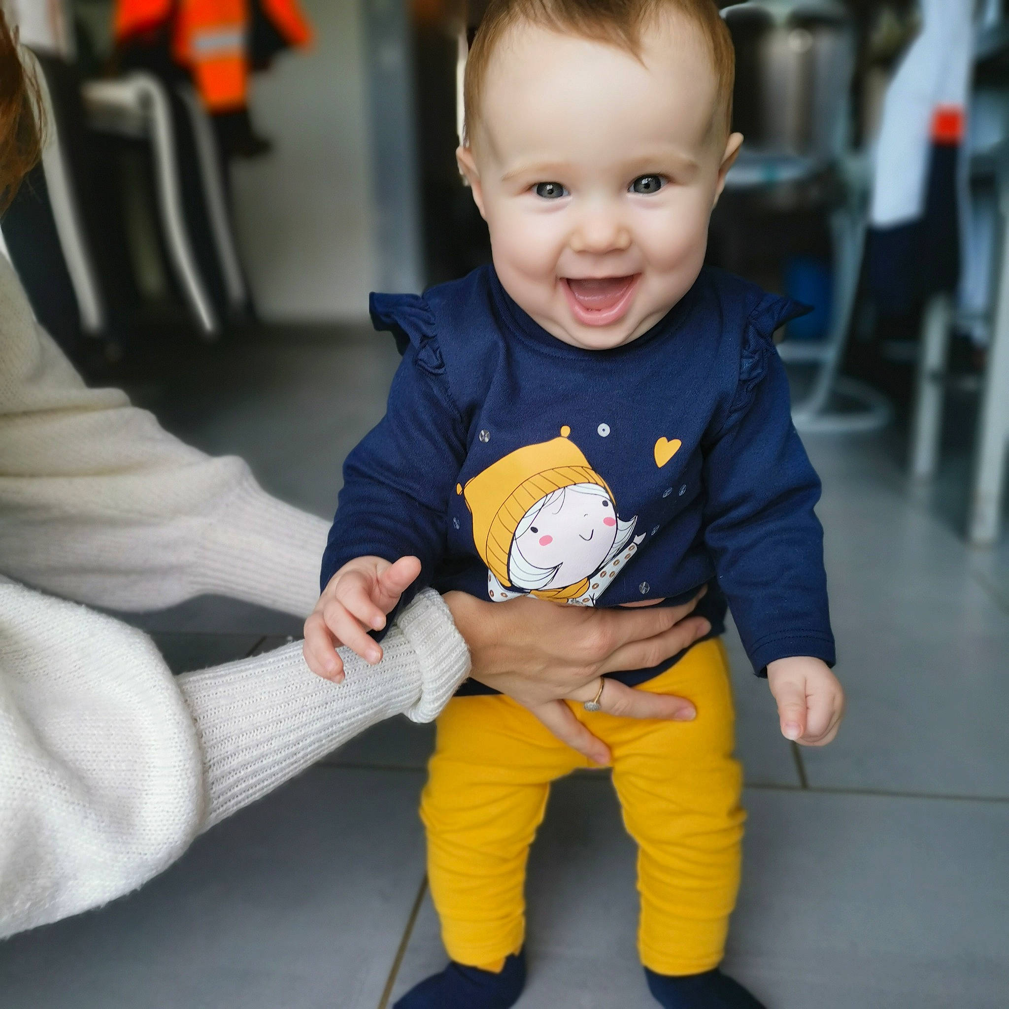 Maddy participe au concours pour gagner de l'argent avec cette photo : baby, baby_toddler_clothing, child, elbow, electric_blue, face, flooring, fun, gesture, happy, human_leg, joy, knee, person, sitting, sleeve, smile, sportswear, standing, t_shirt