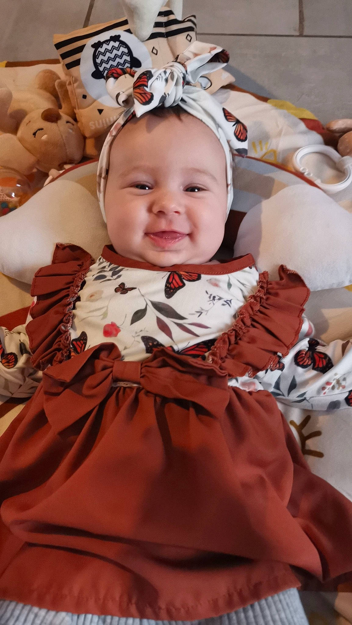 Maddy participe au concours pour gagner de l'argent avec cette photo : baby, baby_toddler_clothing, beauty, child, costume_hat, dress, event, eye, flash_photography, happy, head, headband, headpiece, jewellery, joy, person, pink, skin, sleeve, smile