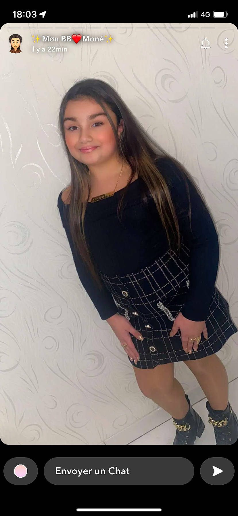 Loutchana a rejoint le concours — aidez-le/la à gagner de superbes lots ! black_hair, face, fashion, fashion_design, flash_photography, hair, head, joint, joy, knee, long_hair, neck, person, plaid, shoulder, sleeve, smile, t_shirt, tartan, textile