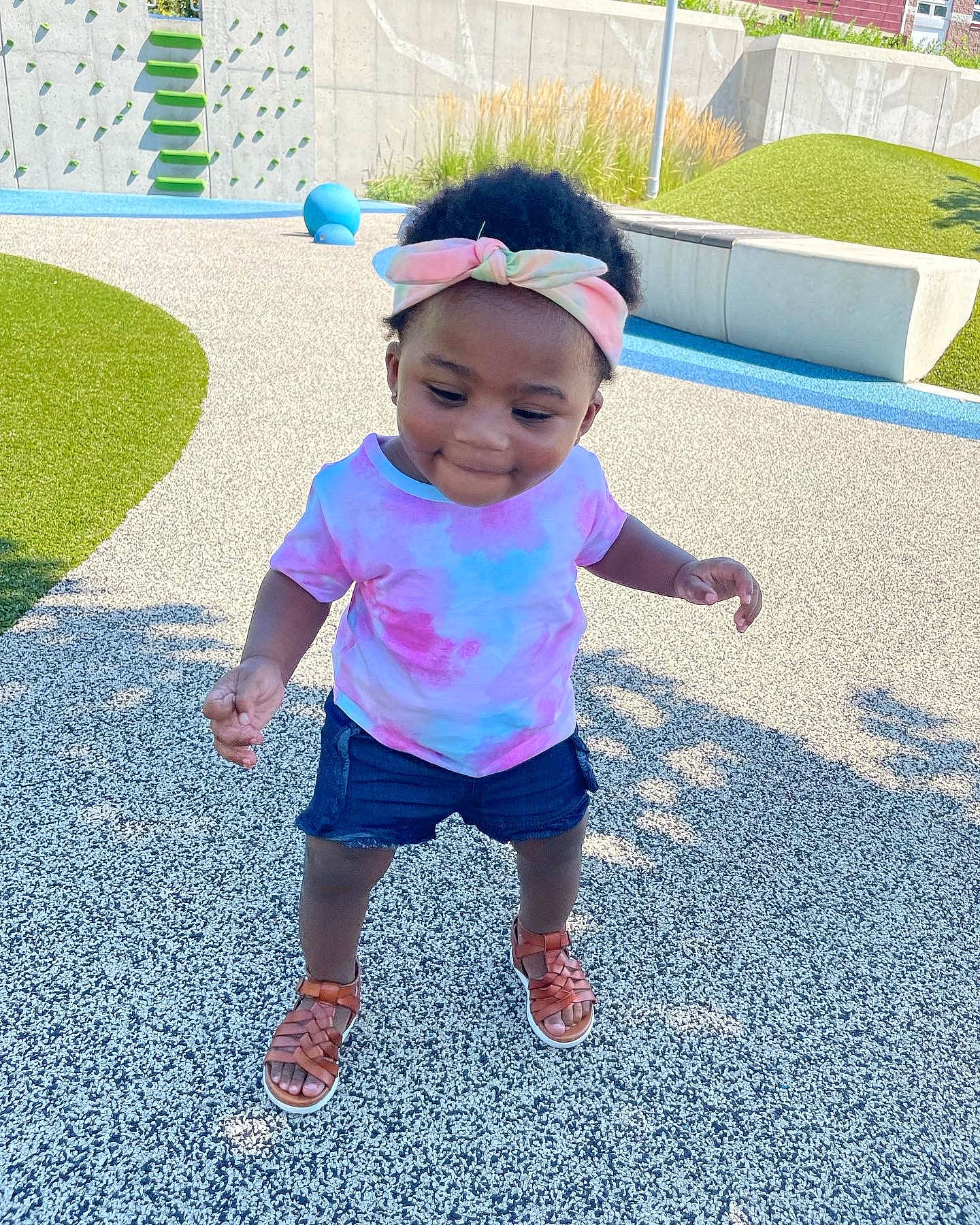 Lia is registered to the contest to win money with this photo: asphalt, azure, baby_toddler_clothing, child, electric_blue, fun, grass, happy, hat, leg, leisure, people_in_nature, person, plant, public_space, recreation, shorts, sleeve, smile, t_shirt