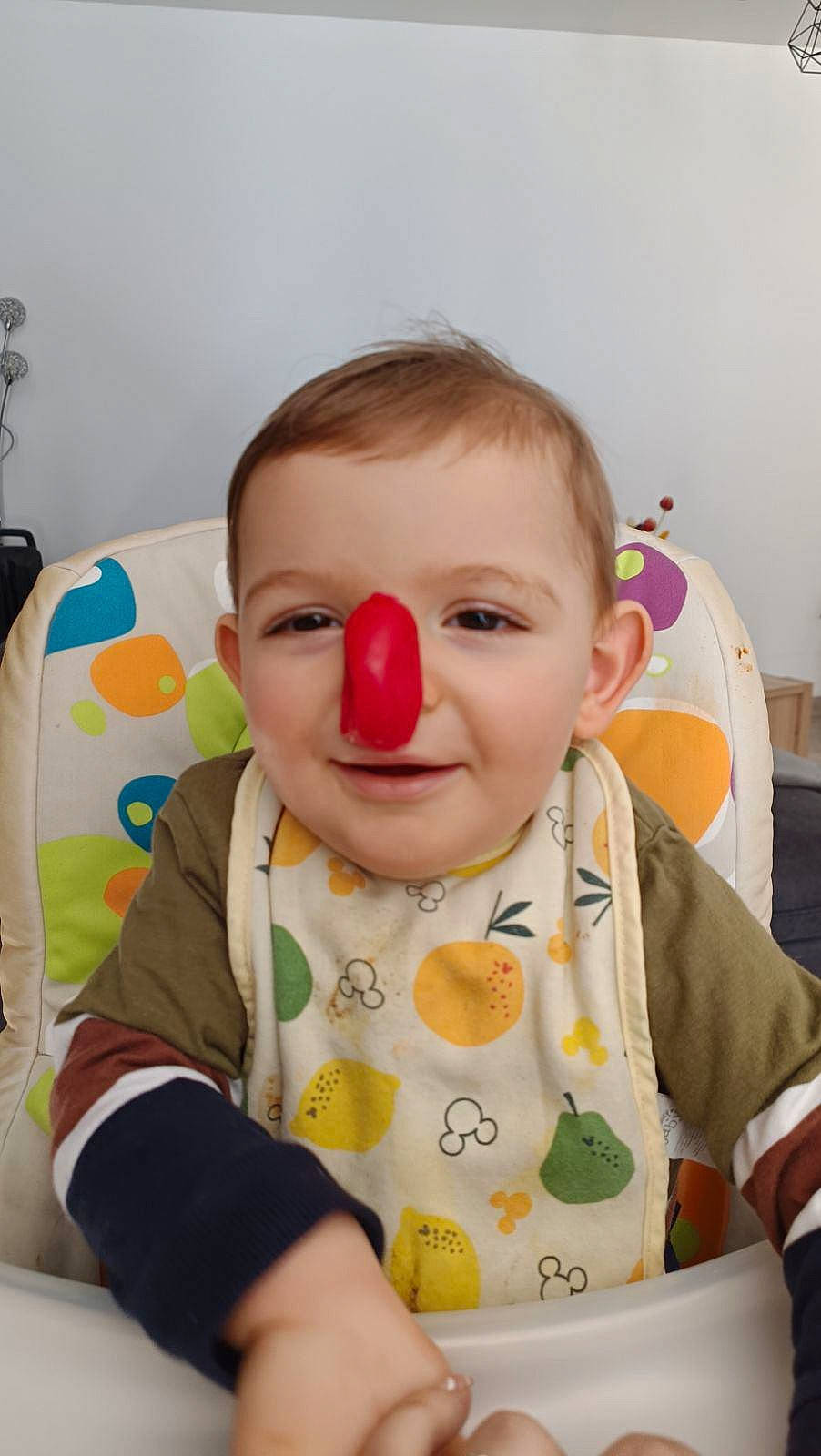 Natan a rejoint le concours — aidez-le/la à gagner de superbes lots ! baby, baby_products, baby_safety, baby_toddler_clothing, cheek, child, comfort, fun, happy, head, humour, joy, mouth, nose, person, room, sitting, skin, sleeve, smile
