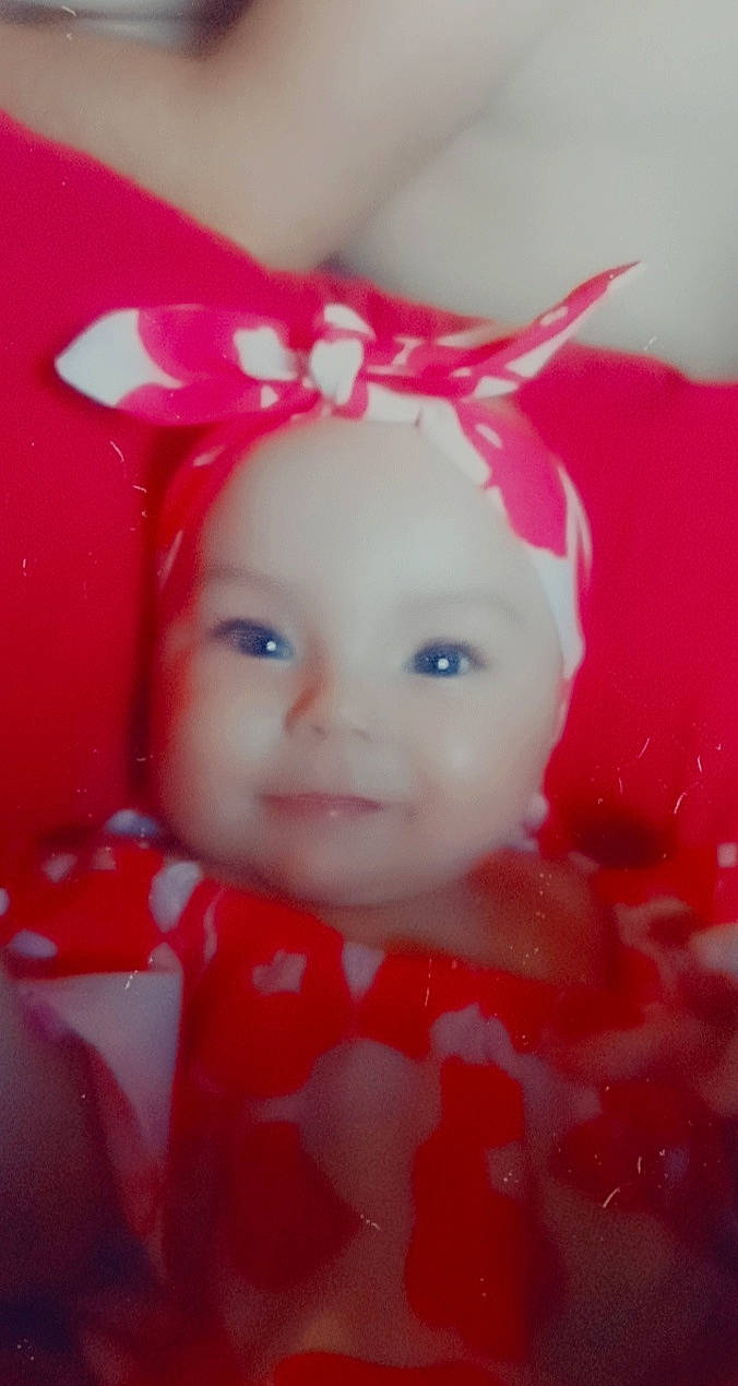 Mila participe au concours pour gagner de l'argent avec cette photo : baby, baby_toddler_clothing, cheek, child, costume_hat, event, eye, fashion_accessory, fun, happy, hat, headband, headwear, holiday, human_body, iris, lip, magenta, person, pink