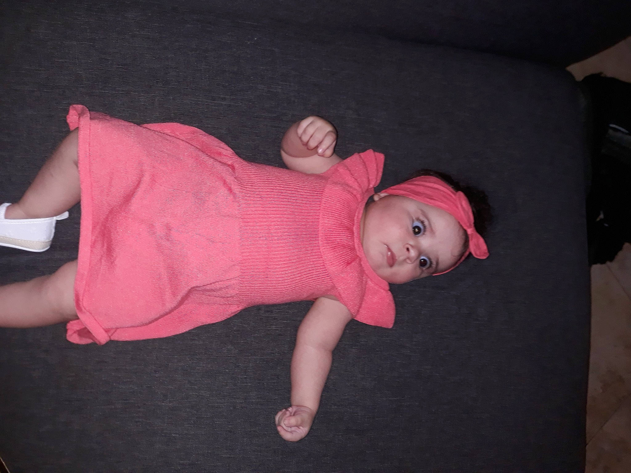 Milina participe au concours pour gagner de l'argent avec cette photo : baby_toddler_clothing, cheek, child, ear, elbow, facial_expression, finger, flash_photography, hand, headwear, human_body, human_leg, joint, lip, mouth, nose, person, pink, skin, toddler