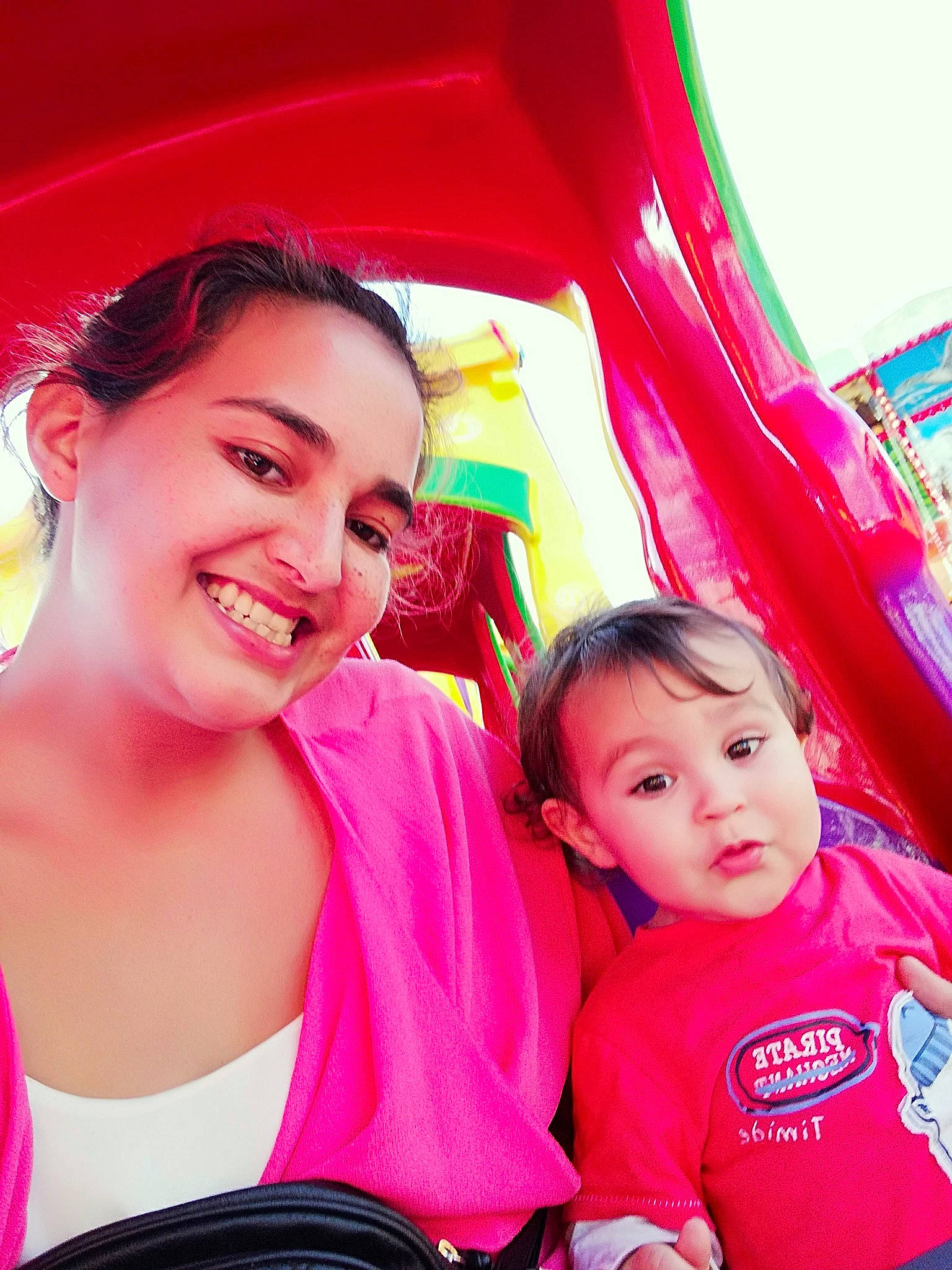 Kenjy participe au concours pour gagner de l'argent avec cette photo : beauty, child, cool, daughter, day, facial_expression, fun, girl, happiness, joy, laughter, magenta, person, pink, product, red, skin, smile, summer, toddler