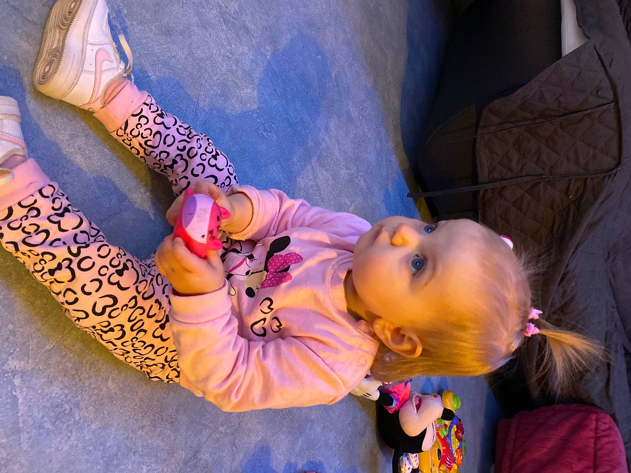 Shelsy participe au concours pour gagner de l'argent avec cette photo : baby, cloud, cool, foot, gesture, hand, happy, henna, human_leg, magenta, mehndi, nail, person, pink, plant, purple, skin, temporary_tattoo, toddler, tree