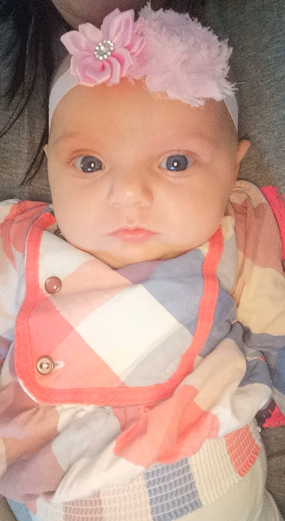 Shelsy a rejoint le concours — aidez-le/la à gagner de superbes lots ! baby, baby_products, baby_toddler_clothing, brown_hair, cheek, child, eye, face, hair_accessory, head, headband, headgear, headwear, lip, peach, person, pink, skin, toddler