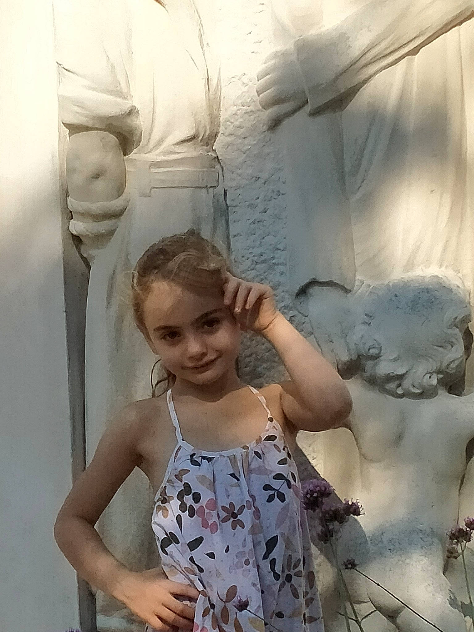 Cataleya a rejoint le concours — aidez-le/la à gagner de superbes lots ! art, eye, fashion, flash_photography, fun, gesture, hairstyle, hand, happy, head, human, joint, joy, light, organ, person, photograph, shoulder, standing, style