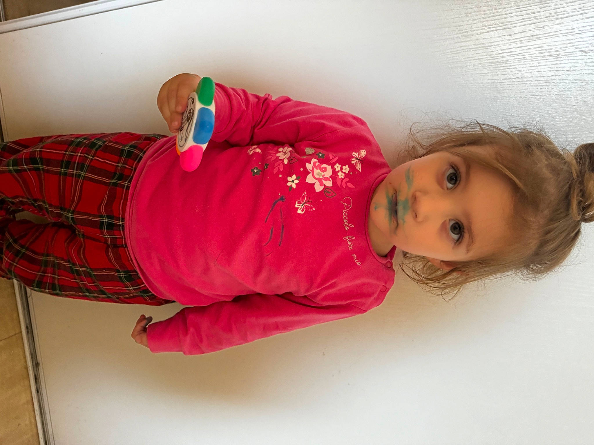 Aurora Stefania a rejoint le concours — aidez-le/la à gagner de superbes lots ! baby, baby_sleeping, baby_toddler_clothing, child, comfort, elbow, flooring, knee, linens, magenta, nap, pattern, person, plaid, room, sleep, sleeve, sock, tartan, textile