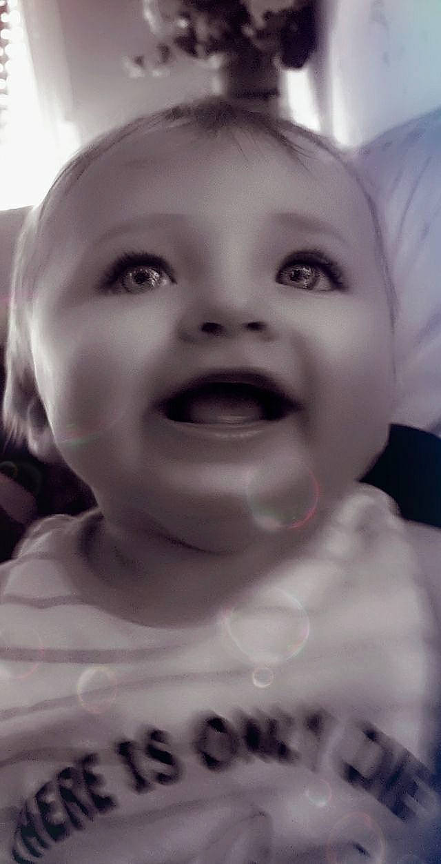 Rose a rejoint le concours — aidez-le/la à gagner de superbes lots ! cheek, chin, ear, eye, eyebrow, eyelash, flash_photography, gesture, hair, hairstyle, happy, human, human_body, iris, jaw, lip, mouth, nose, person, skin