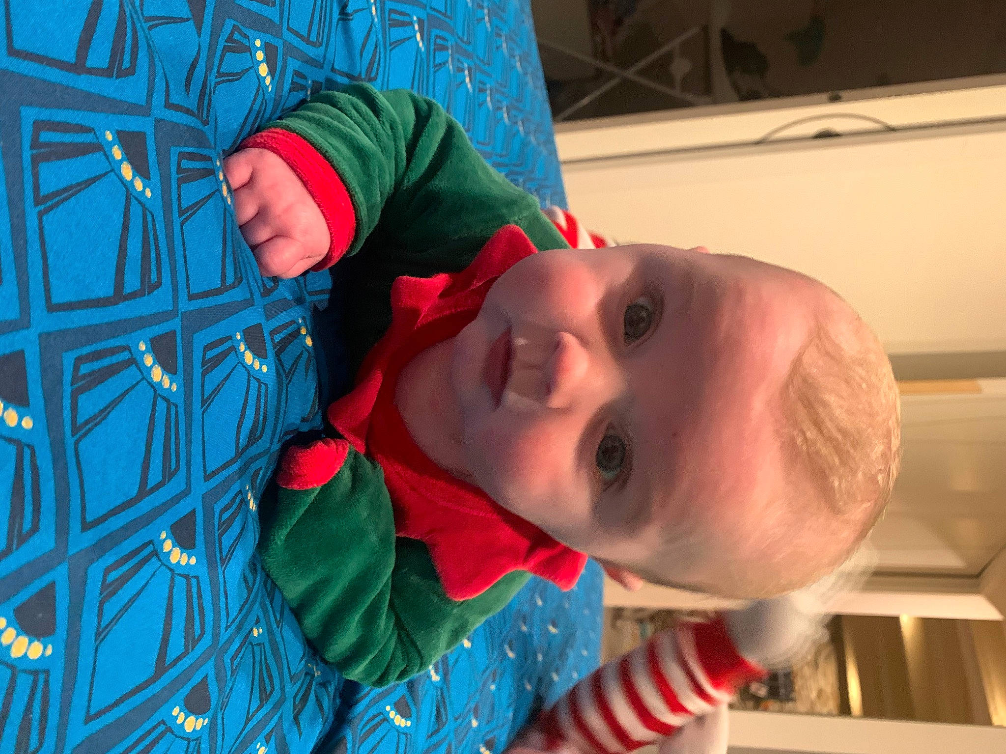 Noé participe au concours pour gagner de l'argent avec cette photo : baby, baby_laughing, baby_toddler_clothing, blue, cap, cheek, child, electric_blue, fun, happy, hat, headgear, leisure, mouth, pattern, person, play, smile, toddler, vacation