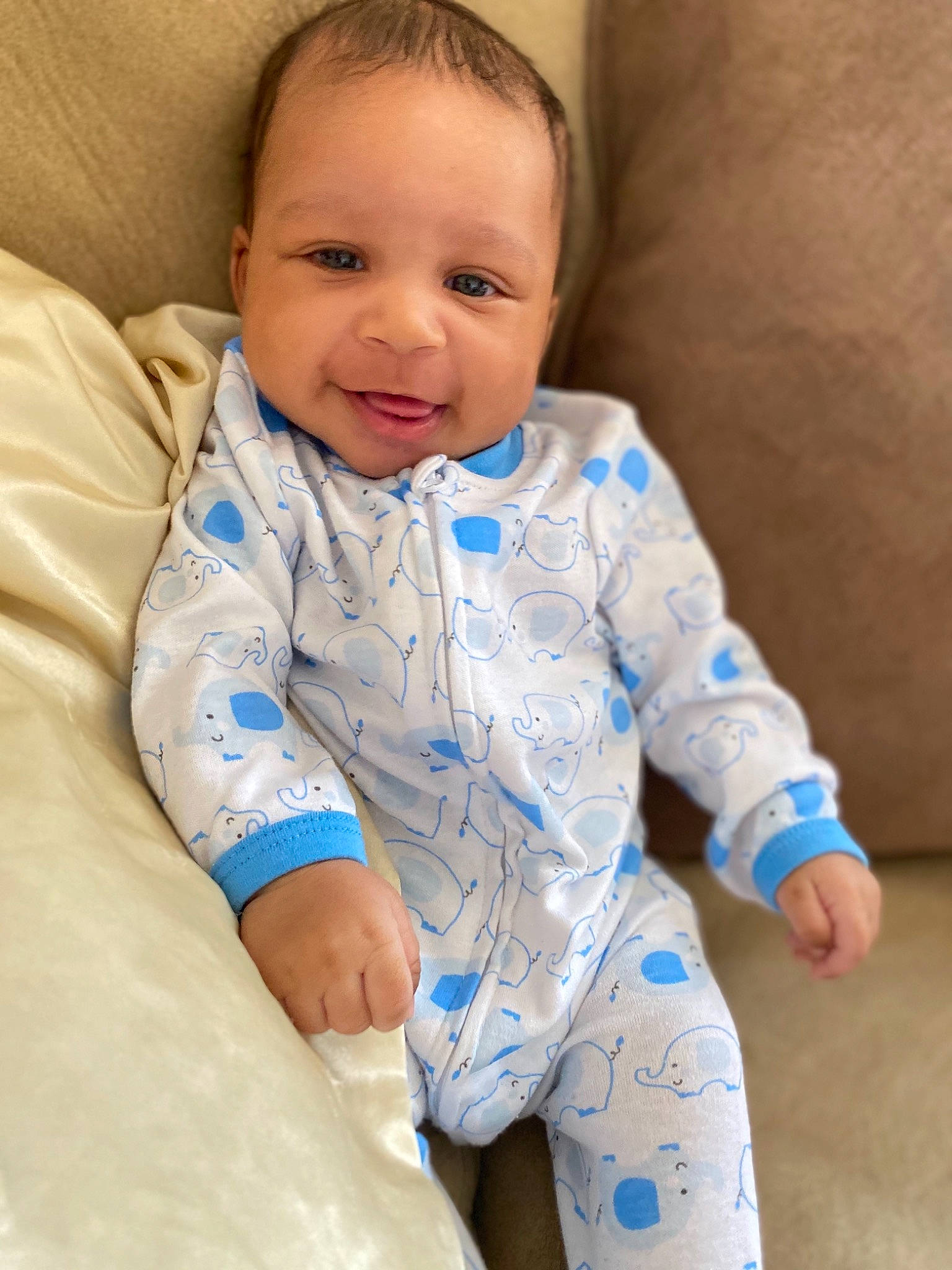 Cairo is registered to the contest to win money with this photo: arm, baby, baby_toddler_clothing, cheek, chin, comfort, eye, face, finger, happy, head, human_body, iris, joint, neck, nose, person, skin, sleeve, smile