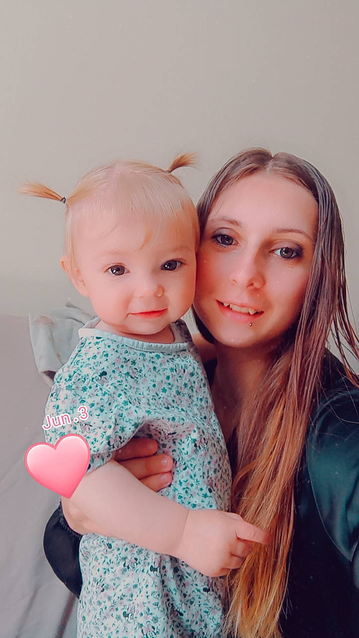 élyana a rejoint le concours — aidez-le/la à gagner de superbes lots ! aqua, arm, baby_toddler_clothing, doll, dress, eye, face, finger, gesture, hand, happy, head, iris, joy, pattern, person, pink, shoulder, skin, sleeve