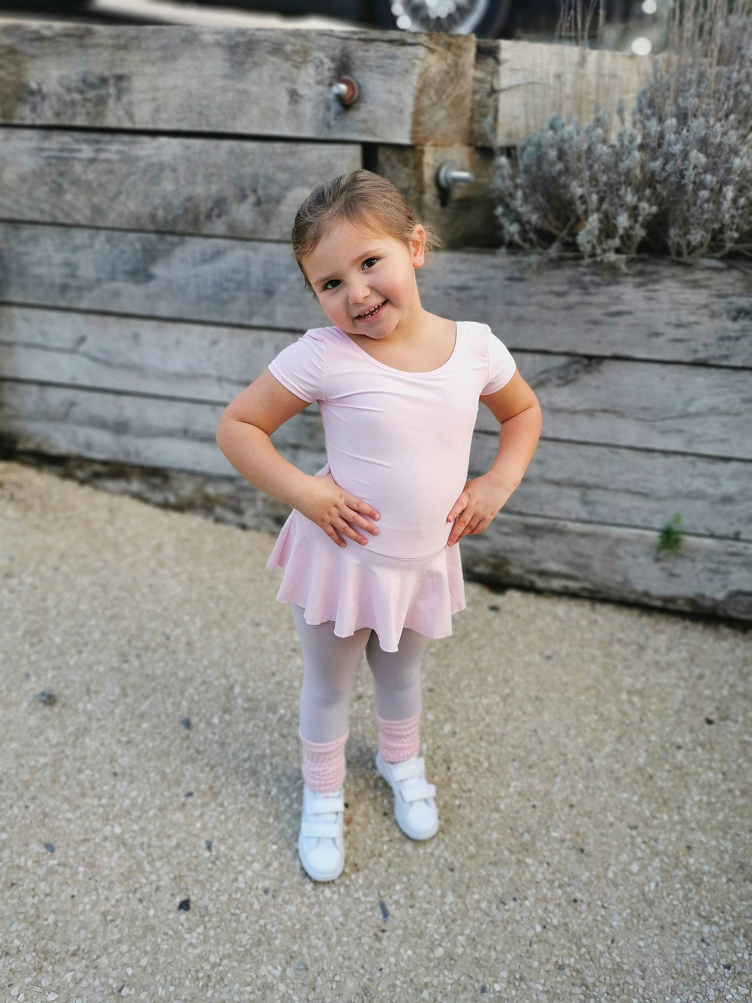 Cloé a rejoint le concours — aidez-le/la à gagner de superbes lots ! asphalt, baby_toddler_clothing, child, dress, face, footwear, fun, gesture, grass, hair, hand, happy, human_leg, joy, knee, leisure, mammal, person, plant, sleeve