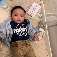 Naël a rejoint le concours — aidez-le/la à gagner de superbes lots ! baby, bedroom, blanket, boots, card, child, clothing, crib, cute, face, indoors, infant, lying_down, pacifier, pants, person, plush_toy, portrait, shirt, soft_toy